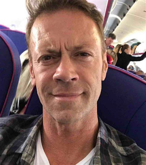 Guarda il giovane Rocco Siffredi in uno dei suoi primi film